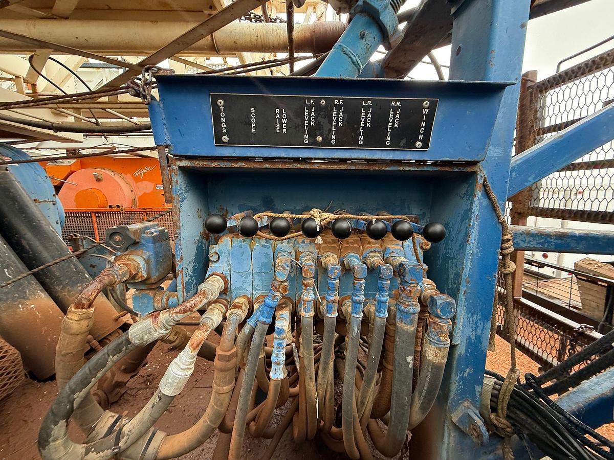 Used 2006 CROWN CE500 DD 104'-240K 5-AXLE WELL SERVICE WORKOVER RIG