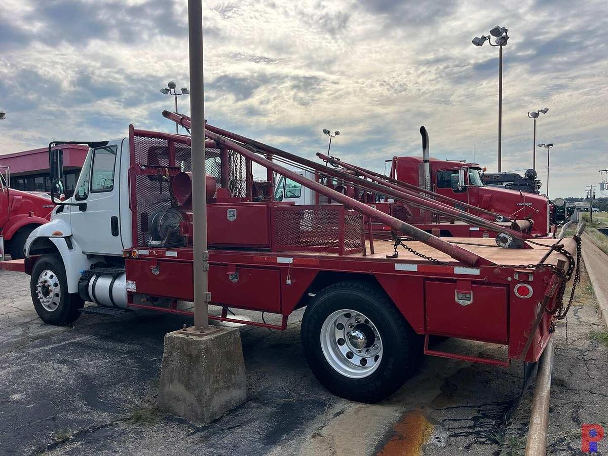 Used 2019 INTERNATIONAL  DURASTAR 4300 S/A 20K LB ROUSTABOUT WINCH TRUCK