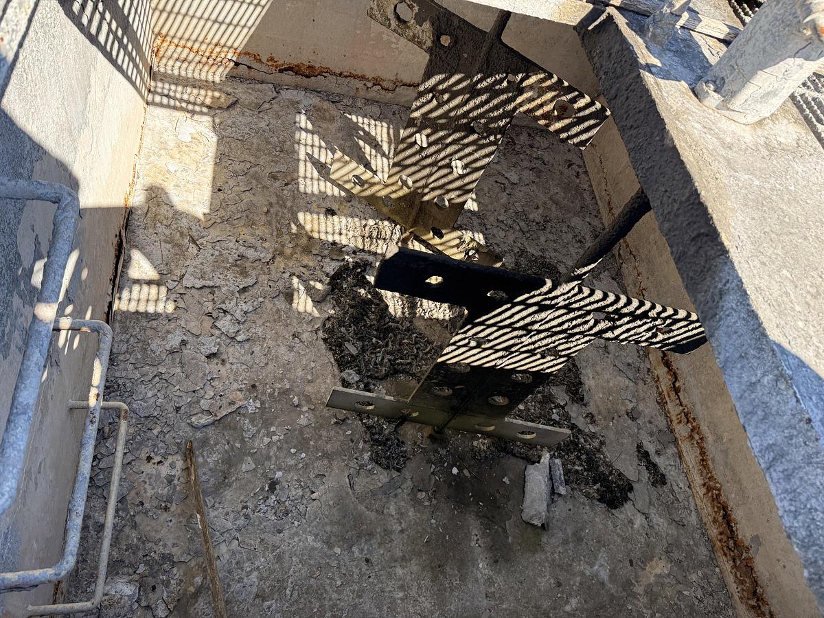 Used OILWELL SA634-5 10K WP TRIPLEX CEMENT PUMP UNIT P/B DETROIT SERIES 60 SKIDDED MTD ON 2007 LUFKIN TRI AXLE NARROW NECK LOWBOY