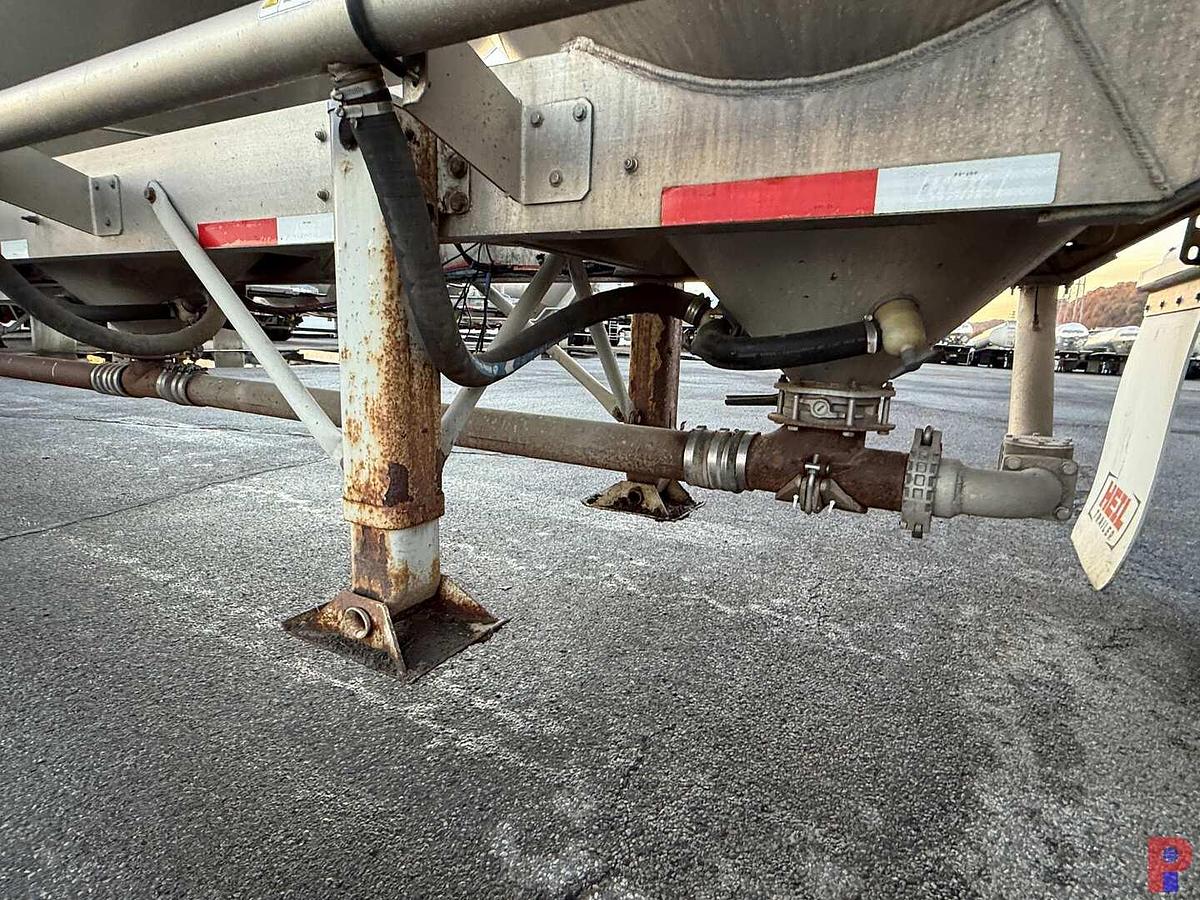 Used 2017 HEIL 1040 CU. FT T/A DRY BULK PNEUMATIC TRAILER