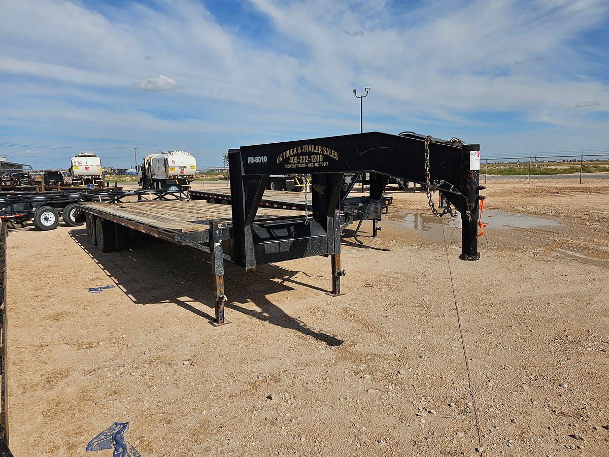 Used 2018 ROAD BOSS 30’ X 102” T/A GOOSENECK TRAILER