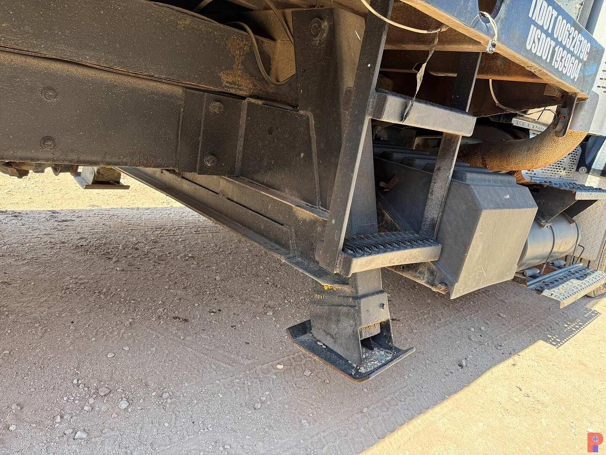 Used 2005 INTERNATIONAL WORKSTAR 7400 W/ 90’ PLATFORM SIGN CRANE TRUCK