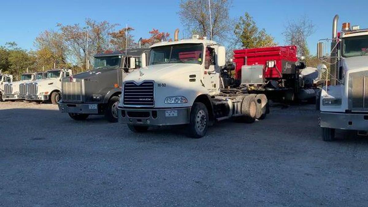 Used 2013 MACK PINNACLE DAY CAB TRUCK