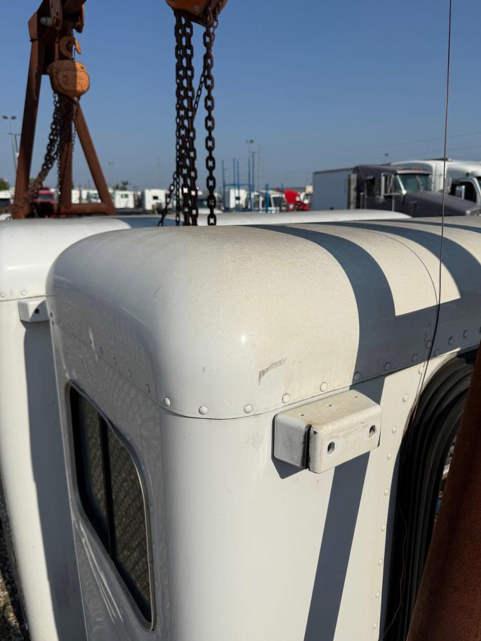 Used UNIBILT 36” SLEEPER FOR PETERBILT TRUCK