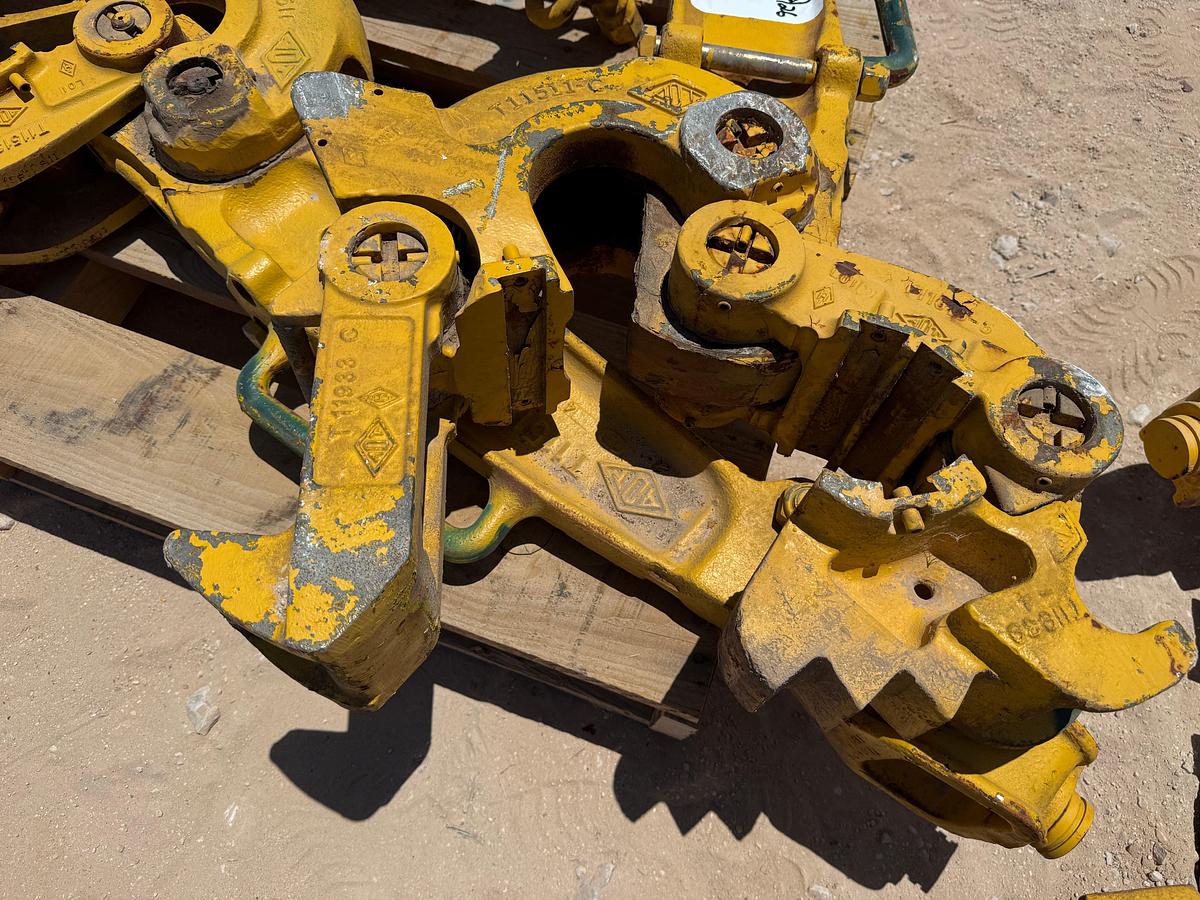 Used (2 X $) AOT TYPE C MANUAL TONGS
