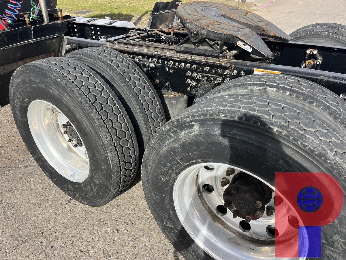 Used 2015 MACK PINNACLE CHU613 T/A DAY CAB TRUCK