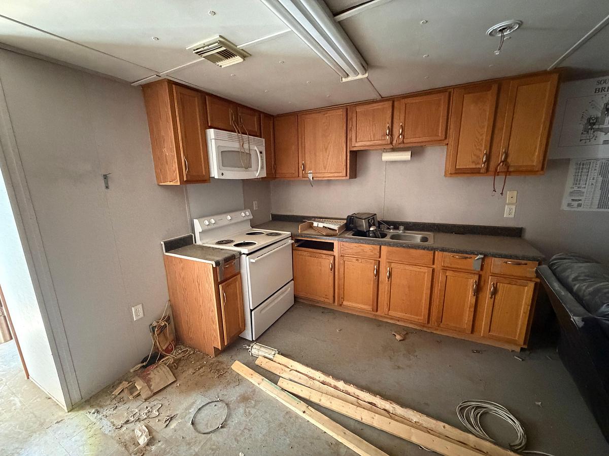 Used 48x12 skidded Pusher House / living quarters