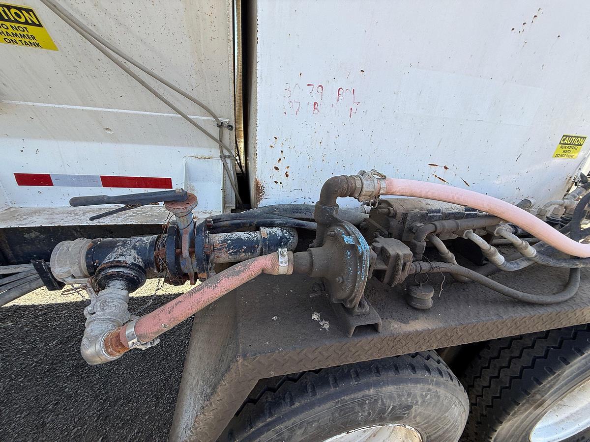 Used 400 SACK VOLUMETRIC CEMENT MIXER T/A TRAILER