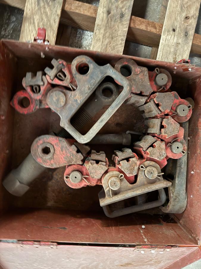 Used (6 x $) TYPE T & C SAFETY CLAMPS