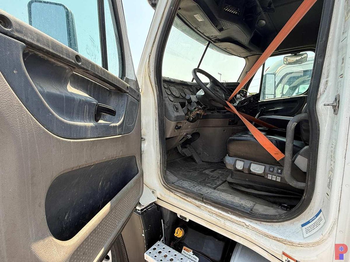 Used 2018 FREIGHTLINER CASCADIA TRI AXLE TRUCK TRACTOR
