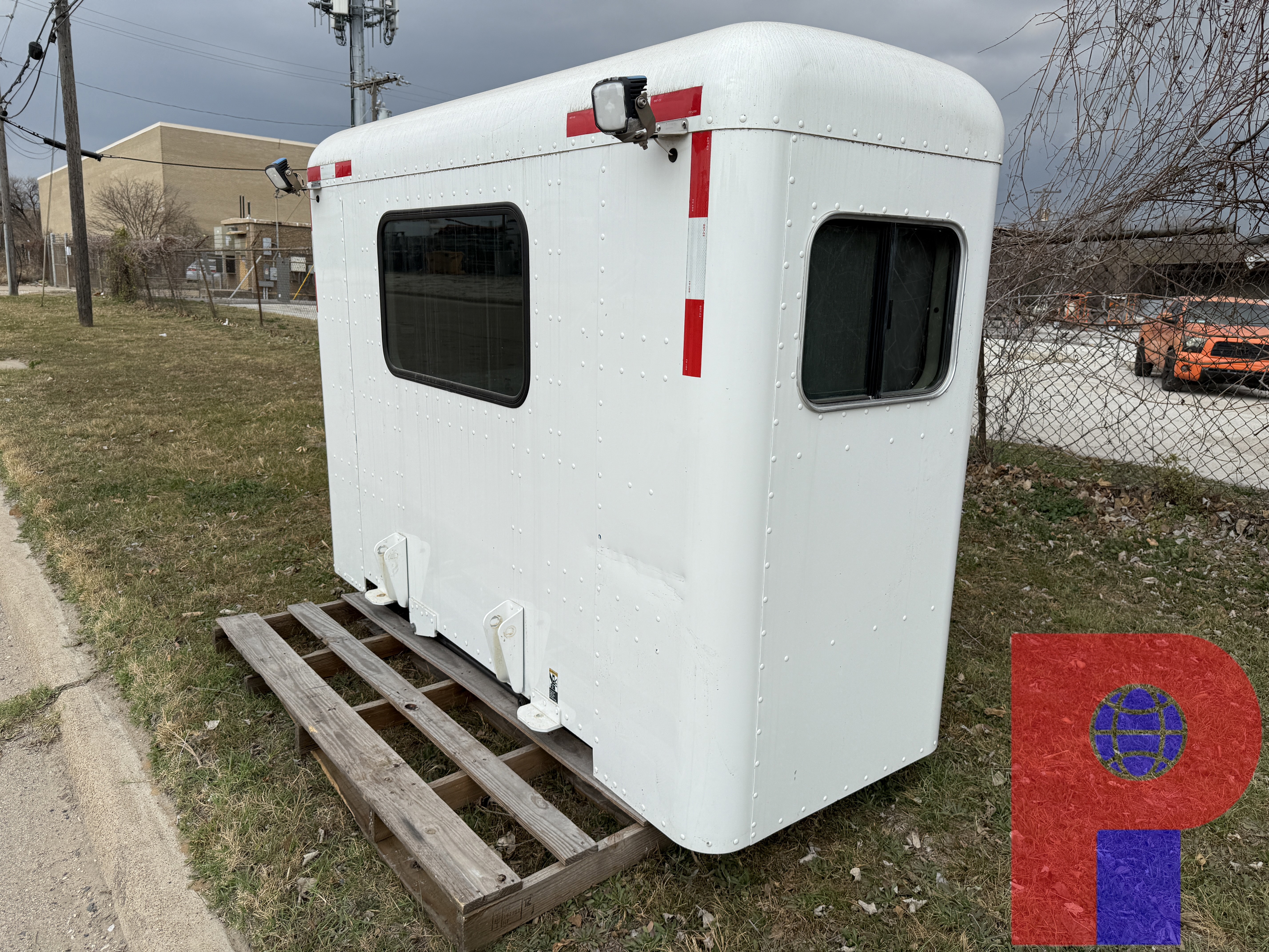 Used 36” PETERBILT SLEEPER W/ AIR RIDE COMPONENTS