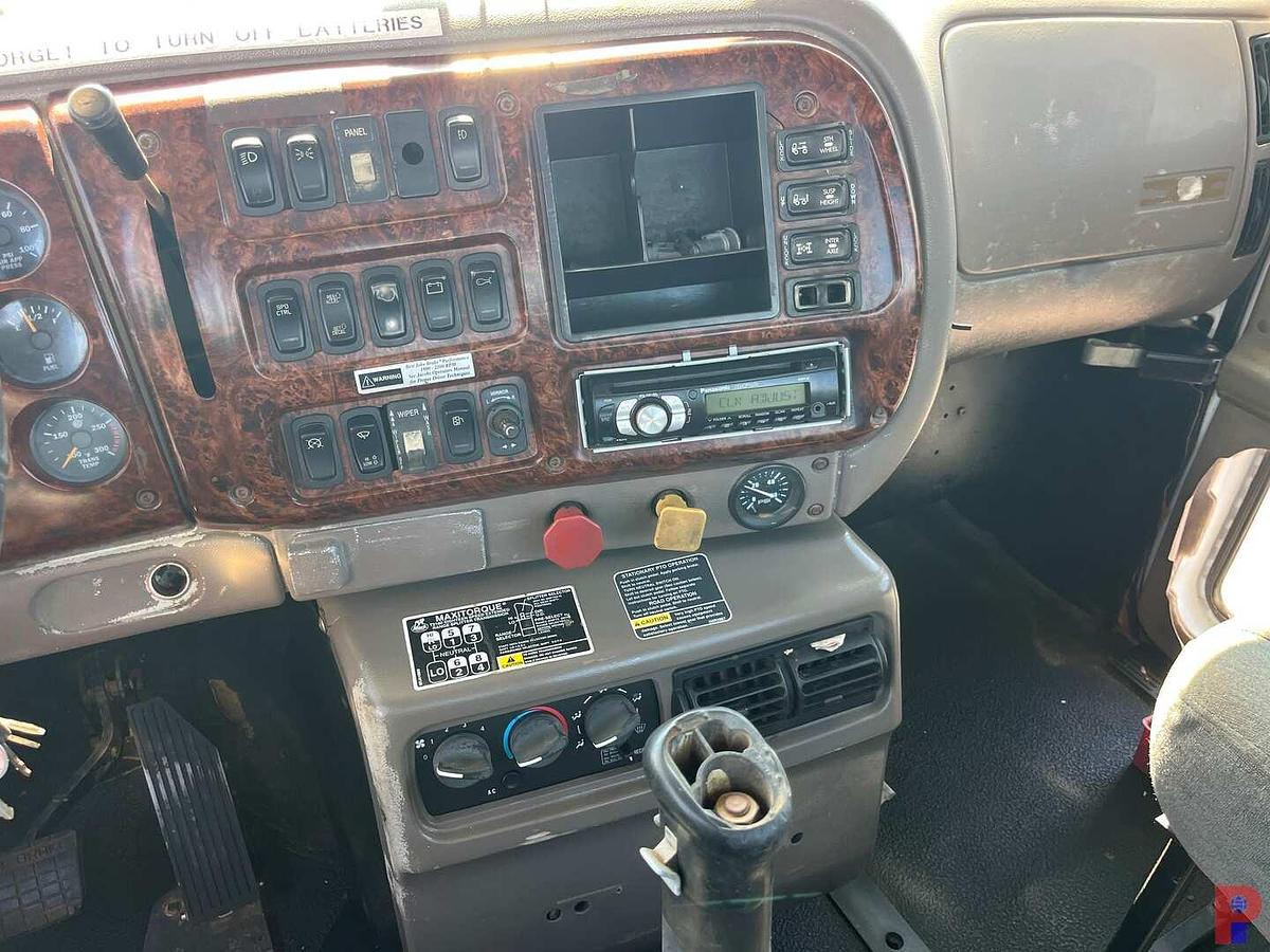 Used 2001 MACK CH613 TRI AXLE 45K LBS. WINCH TRUCK