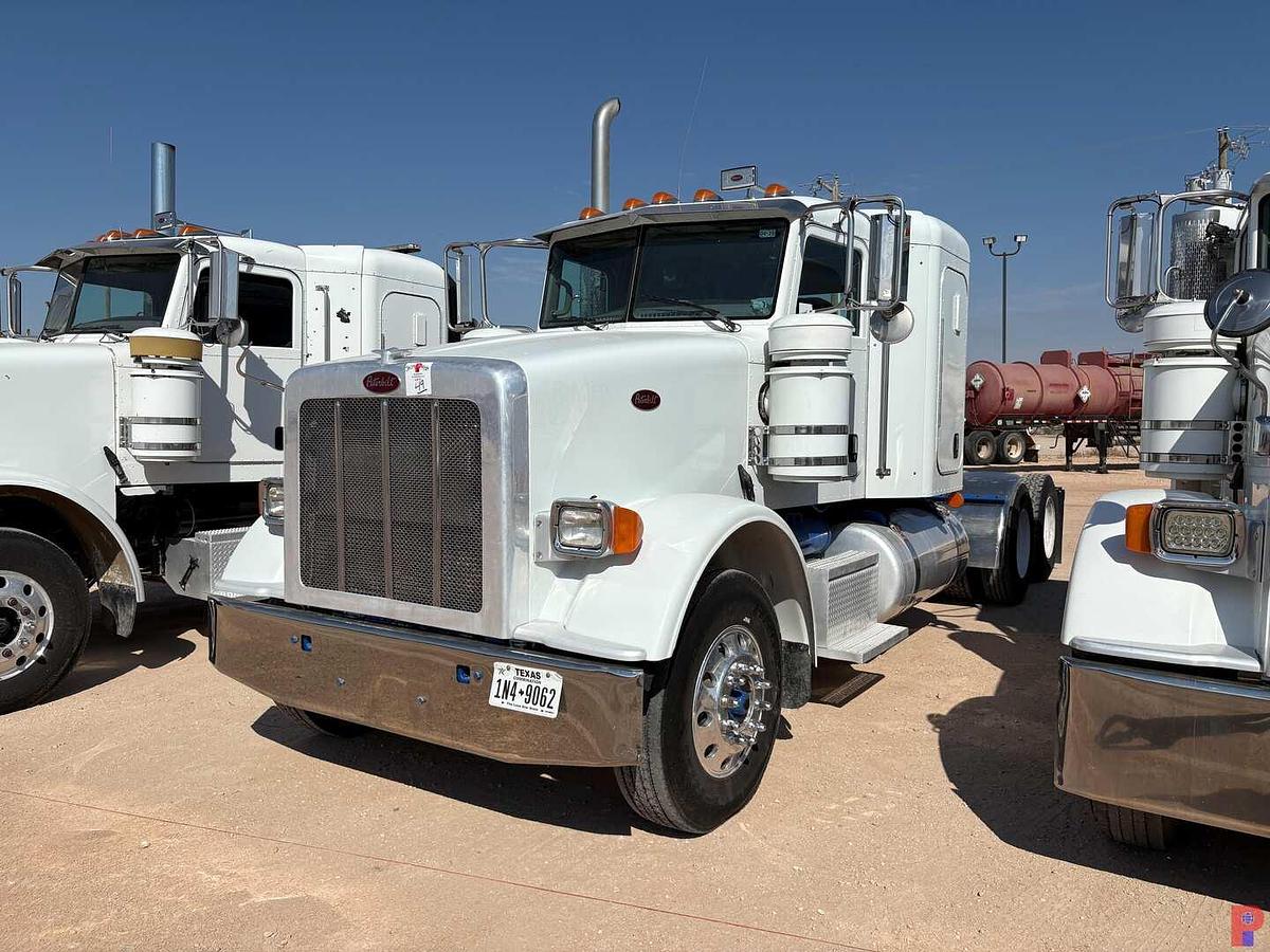 Used 2012 PETERBILT 367 T/A 36” SLEEPER TRUCK