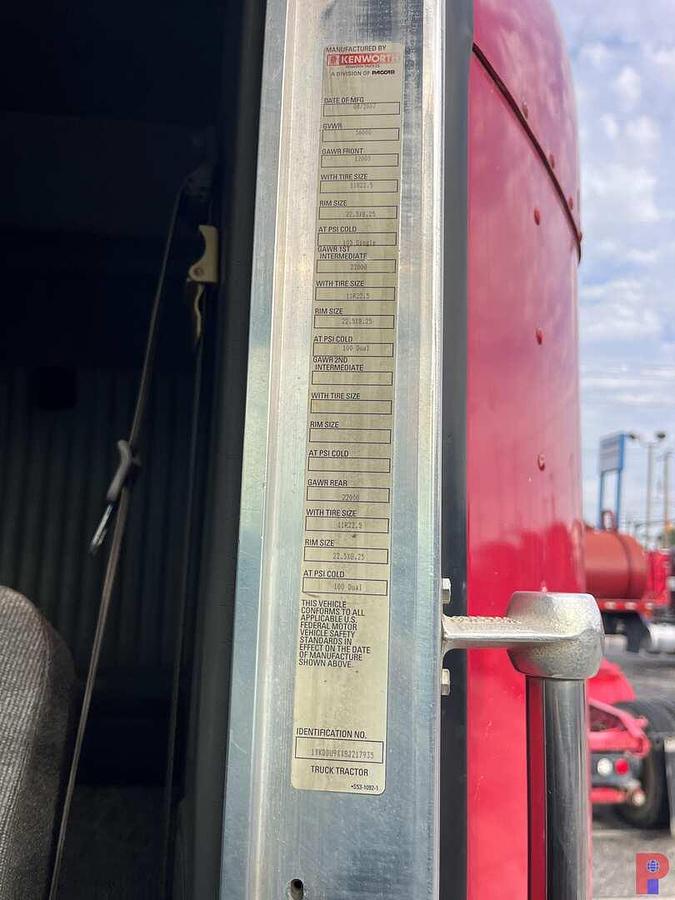 Used 2008 KENWORTH T800 T/A 36” SLEEPER TRUCK