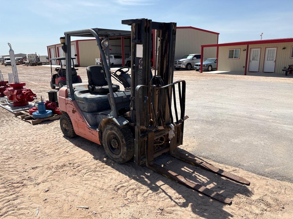 Used Toyota 8FGU25 5,000lb forklift