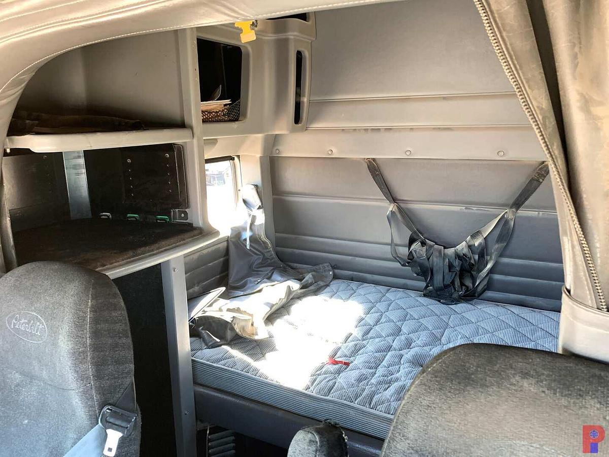 Used 2019 PETERBILT 389  EXT HOOD 68” SLEEPER TRUCK