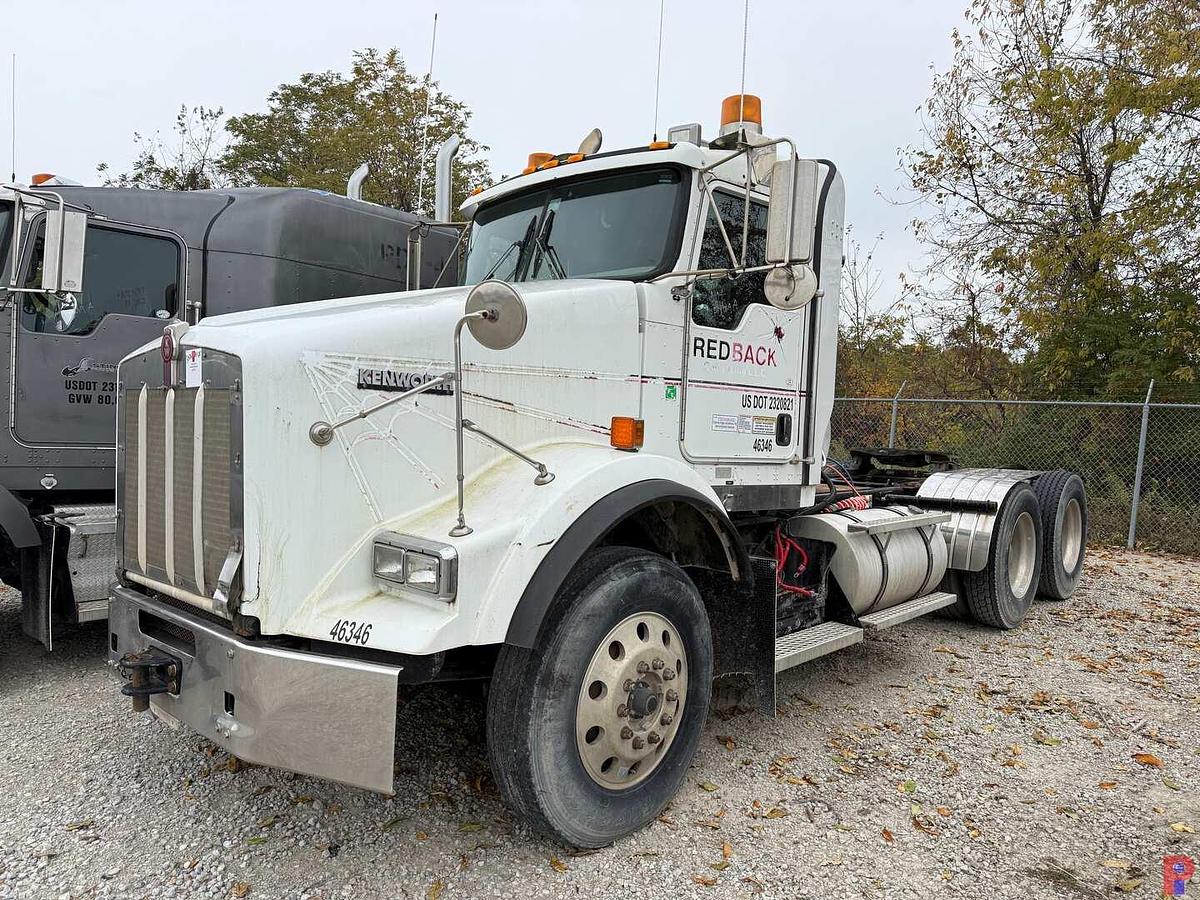 Used 2013 KENWORTH T800 T/A DAY CAB TRUCK TRACTOR
