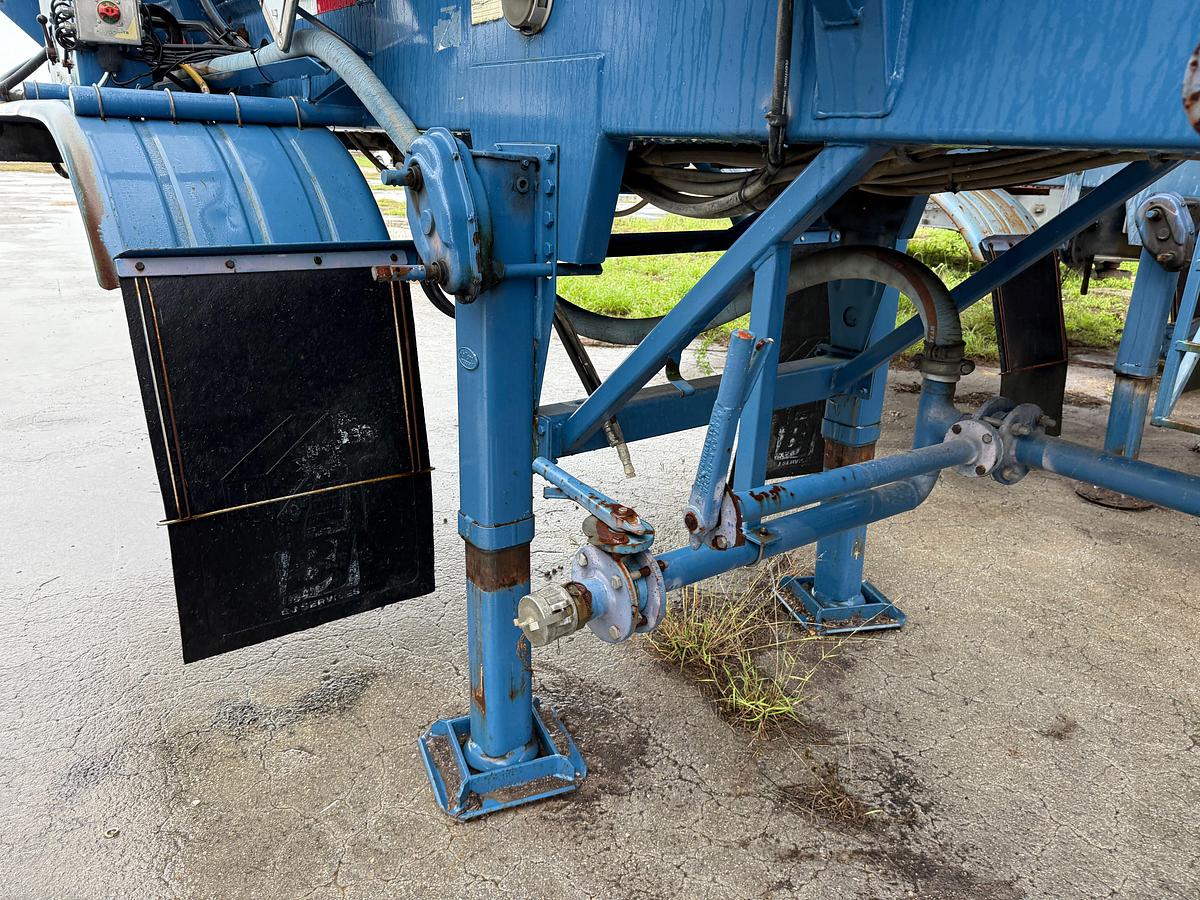 Used 2006 WORLEY WELDING WORKS 4,100 GAL 3-COMP T/A ACID TRANSPORT TRAILER