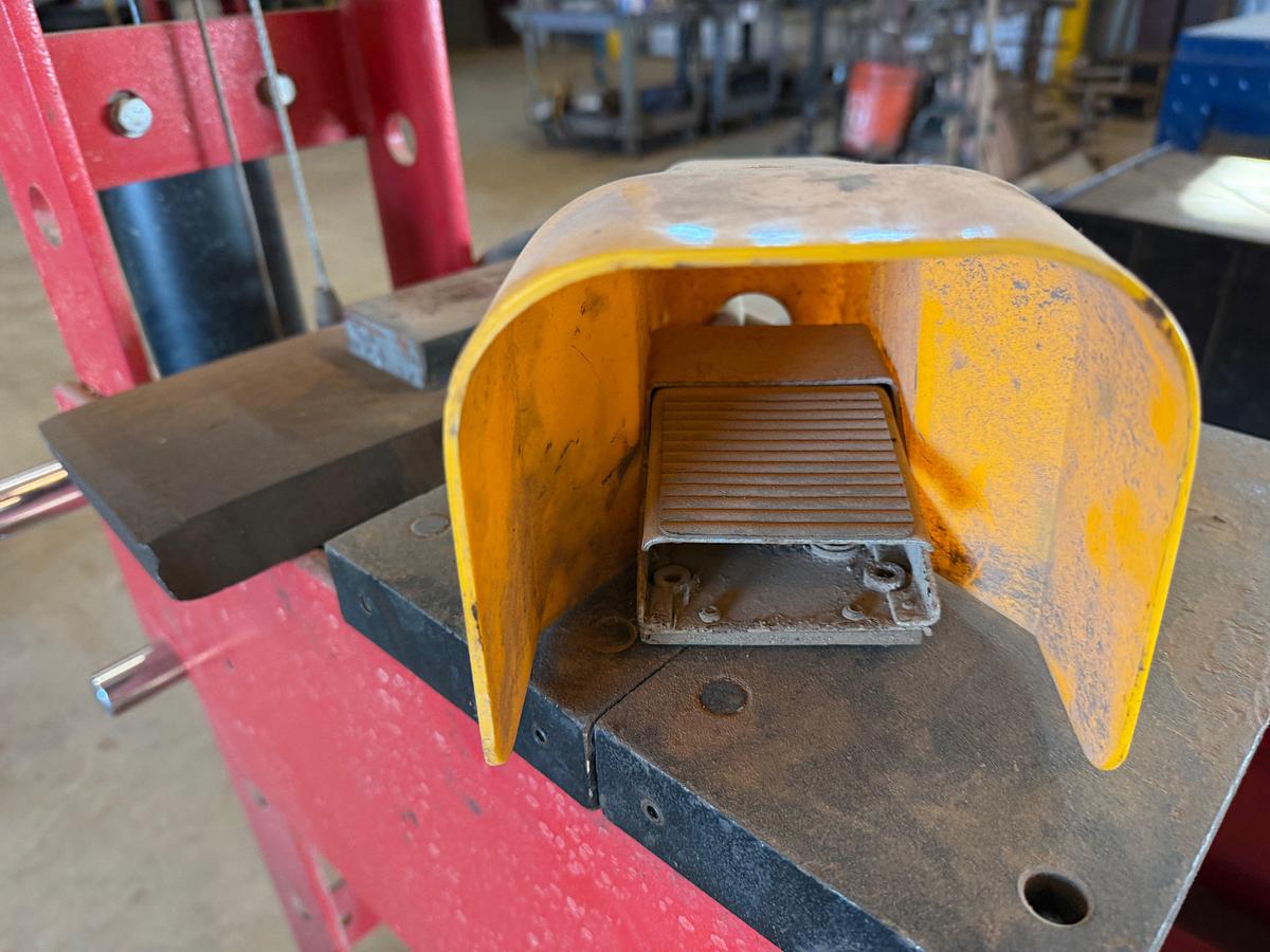 Used DYNAMO 50-TON AIR OPERATED SHOP PRESS
