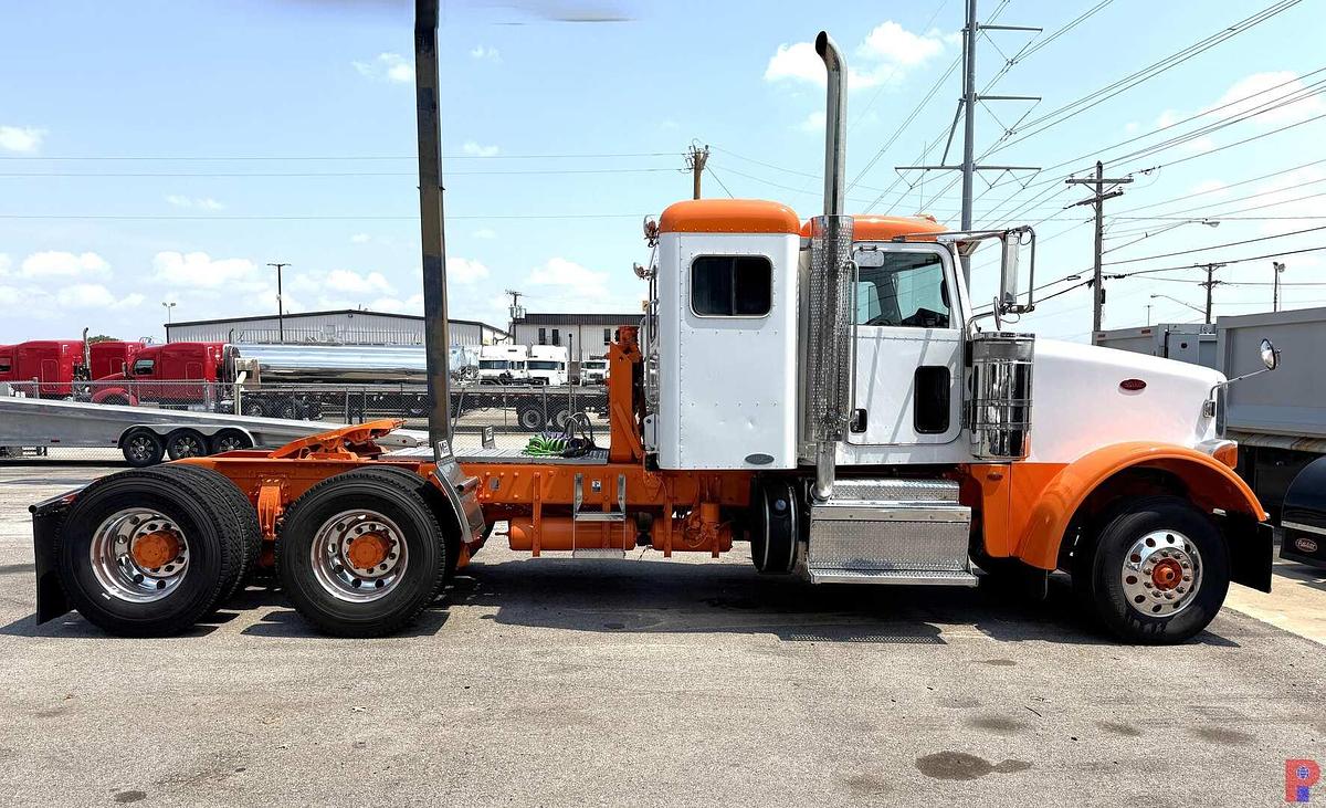 Used 2011 PETERBILT 367 T/A SLEEPER TRUCK