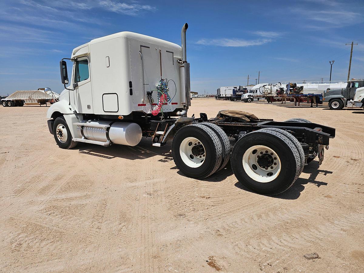 Used FREIGHTLINER CASCAIDA SLEEPER TRUCK