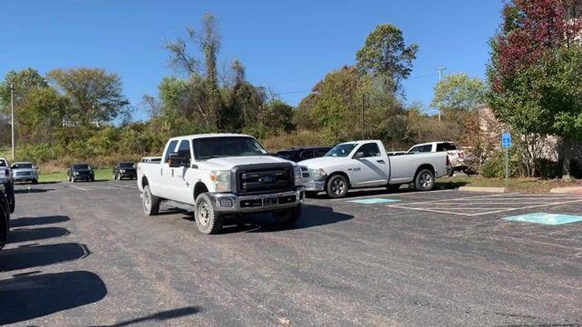 Used 2015 FORD F-250 SUPER DUTY XL CREW CAB 4X4 PICKUP
