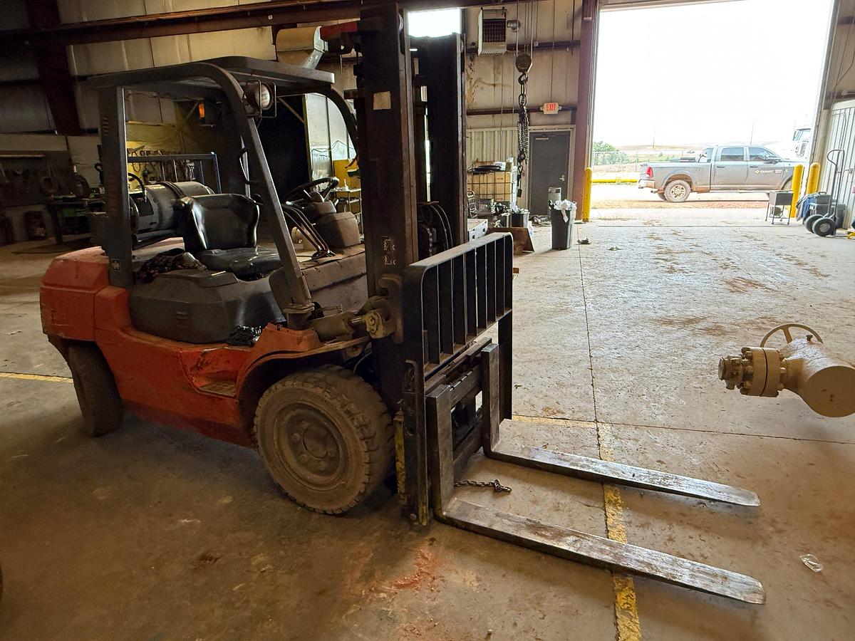Used TOYOTA 7FGU35 7.3K LB FORKLIFT