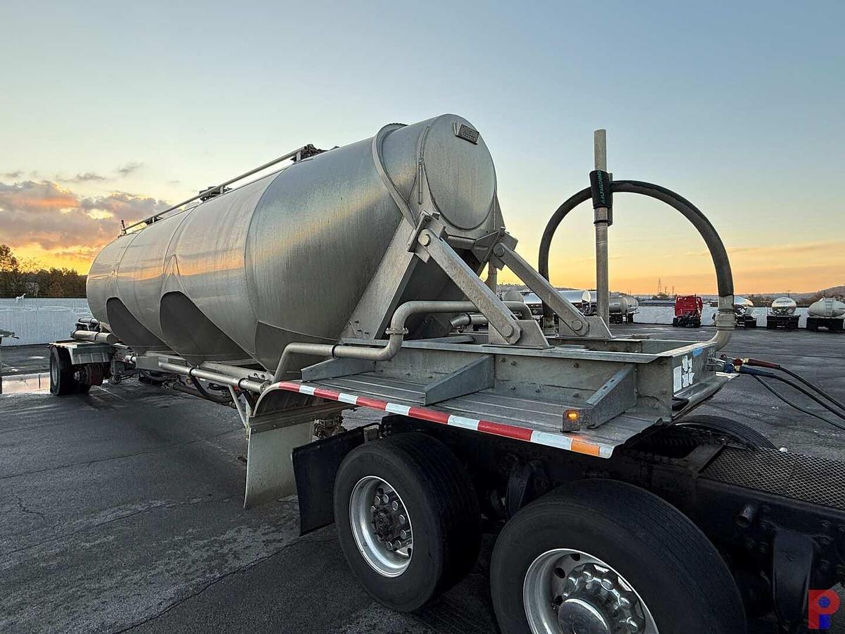 Used 2017 HEIL 1040 CU. FT T/A DRY BULK PNEUMATIC TRAILER