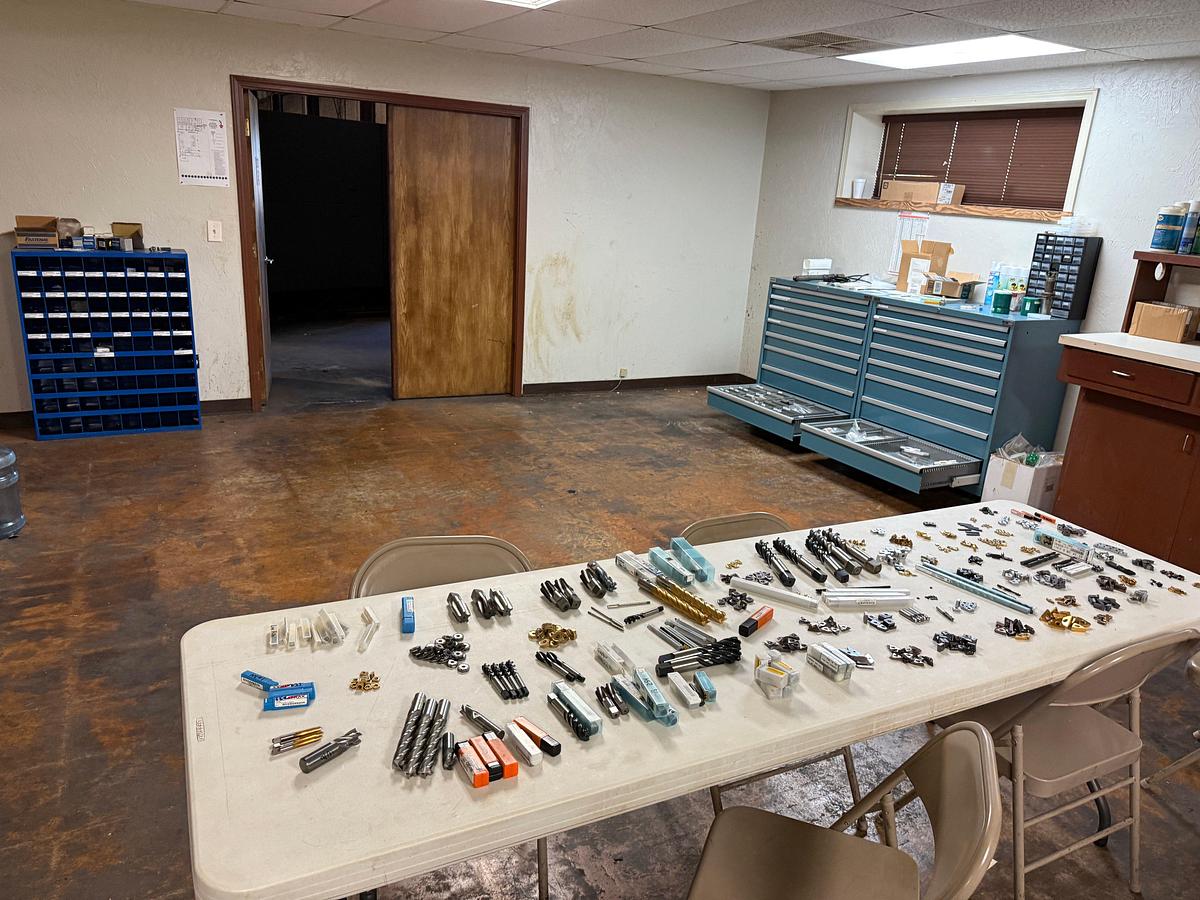 Used LOT W/ (200+) UNUSED EXPENDABLE MACHINING TOOLS INCLUDES (2) LISTA 8-DRAWER ROLLING TOOLBOXES, TABLE TOP & BOLT BIN W/ CONTENTS
