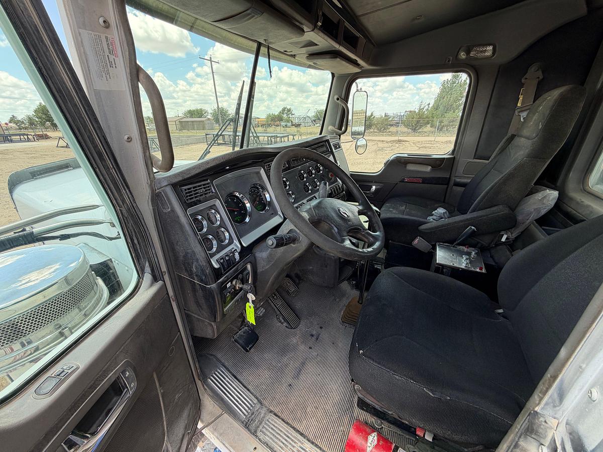 Used 2007 KENWORTH W900 T/A DAYCAB WINCH BED TRUCK