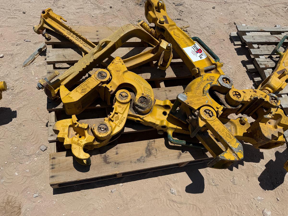 Used (2 X $) AOT TYPE C MANUAL TONGS