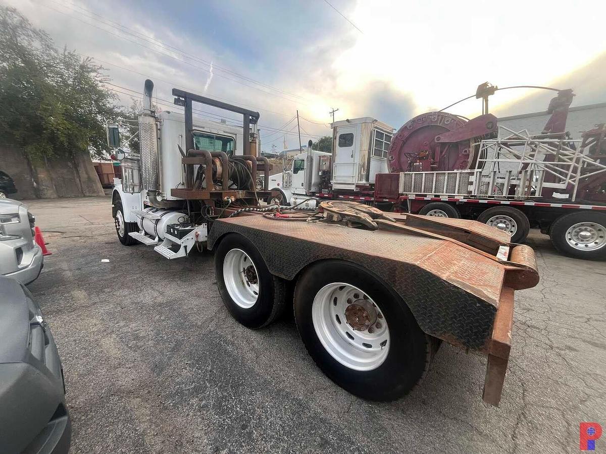 Used 2006 FREIGHTLINER FLD120 SD T/A 65K LBS WINCH TRUCK