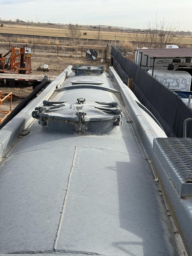 Used 2006 FRUEHAUF PNEUMATIC DRY BULK T/A CEMENT TRAILER