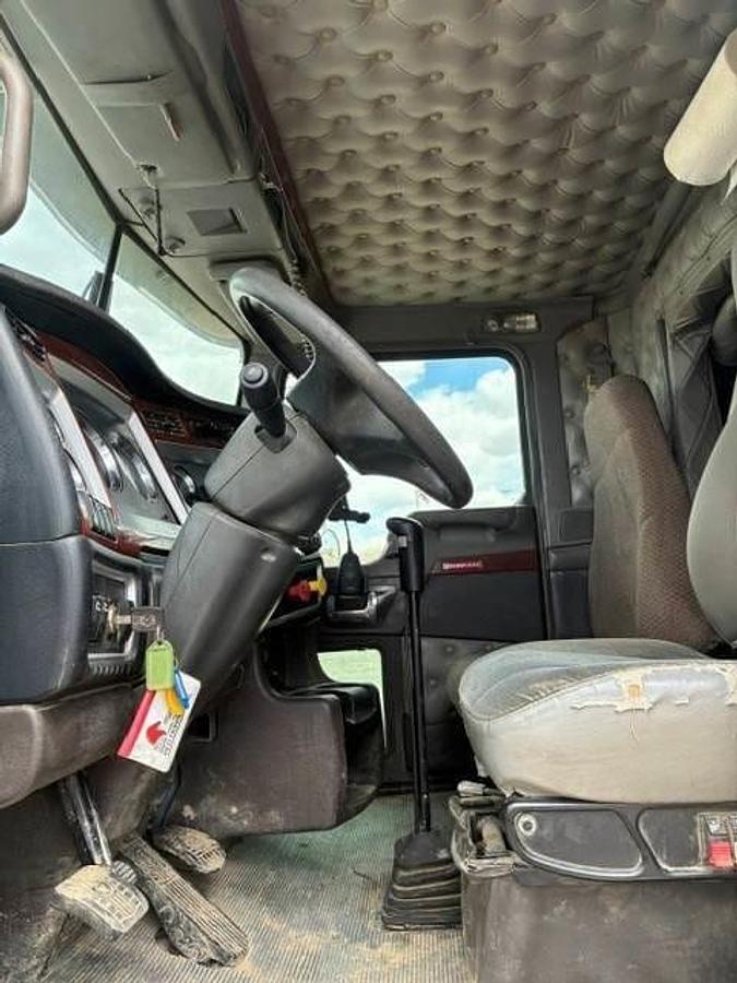 Used 2007 Kenworth T800 30 Ton Crane Truck