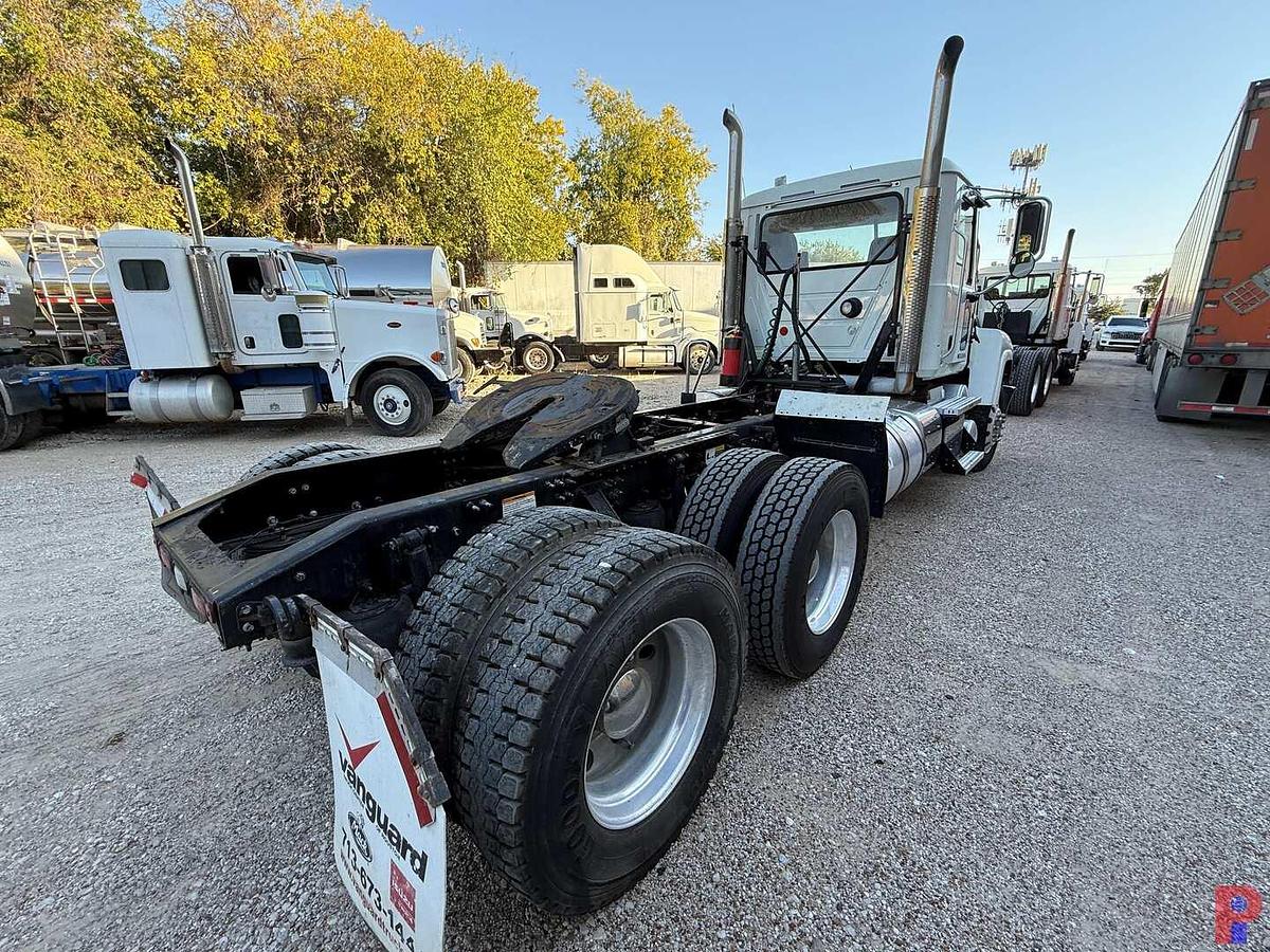 Used 2014 MACK CHU613 PINNACLE T/A DAY CAB TRUCK TRACTION