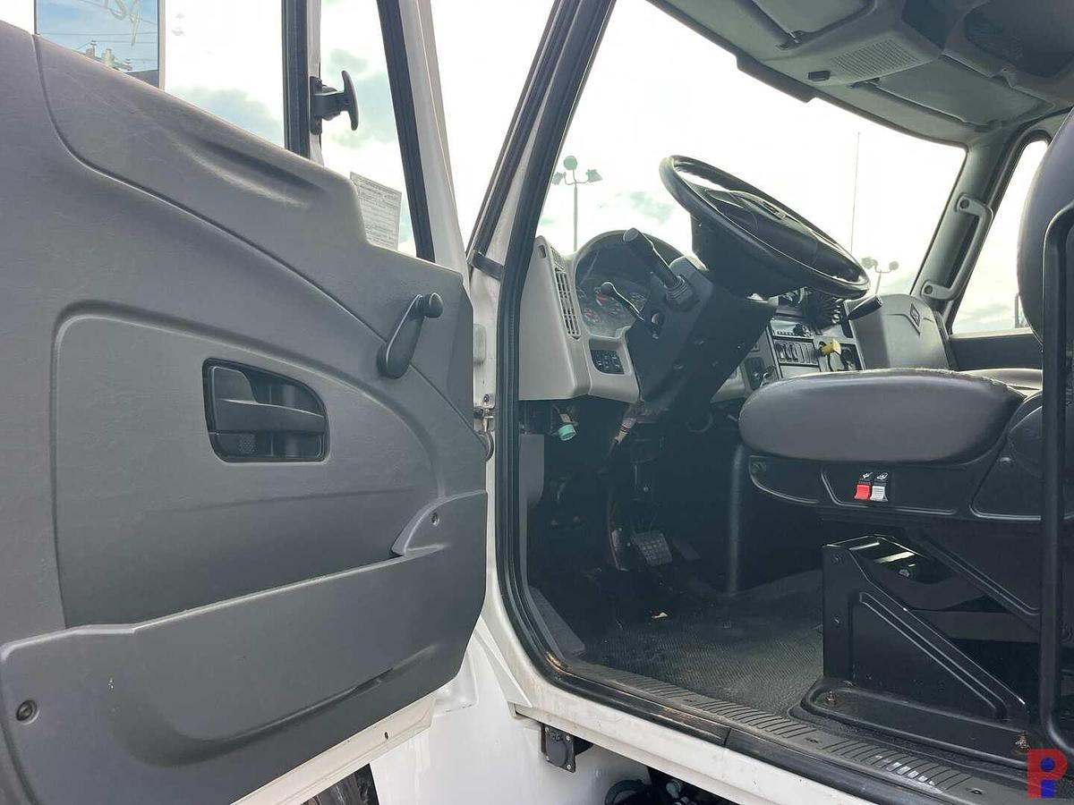 Used 2019 INTERNATIONAL  DURASTAR 4300 S/A 20K LB ROUSTABOUT WINCH TRUCK