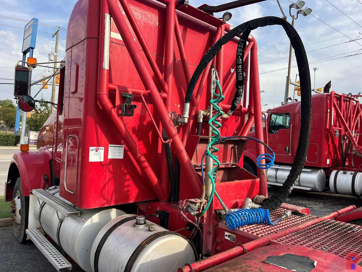 Used 2010 KENWORTH T800 T/A 36” SLEEPER TRUCK