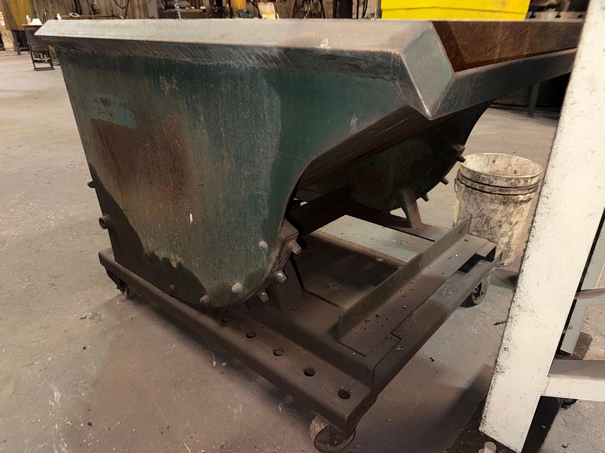 Used 3-4 CUYD SELF-DUMPING ROLLING HOPPER