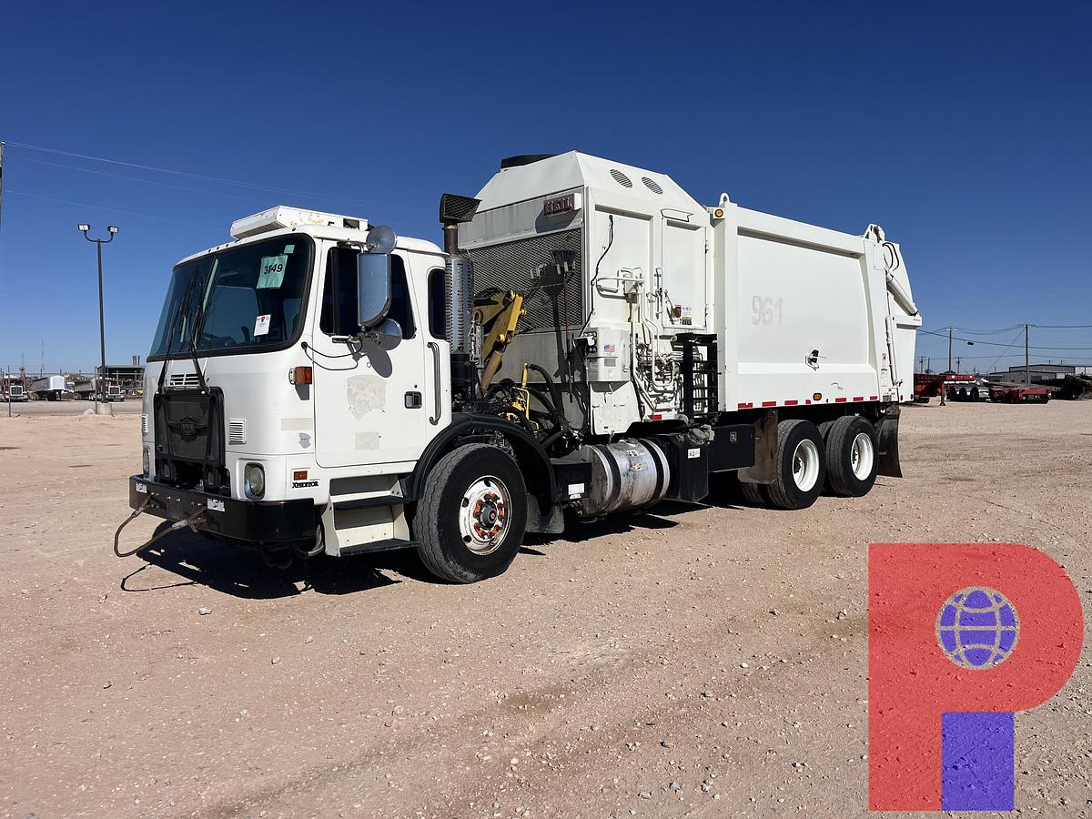 Used 2017 AUTOCAR XPEDITOR T/A 29YD CAB OVER TRASH TRUCK