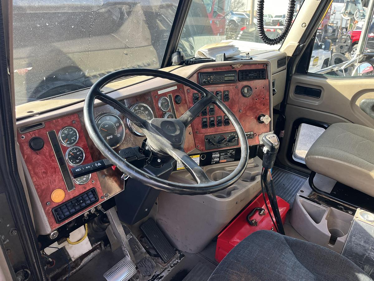 Used 2004 INTERNATIONAL  PAYSTAR 5600I TRI AXLE 660 CF CEMENT BULK TRUCK