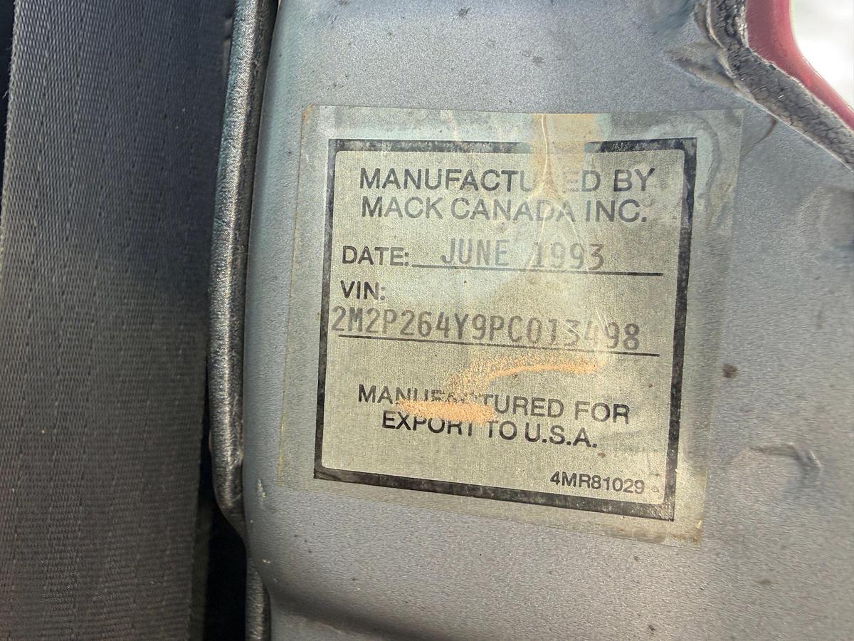 Used 1993 MACK RD690S T/A  DAYCAB TRUCK TRACTOR