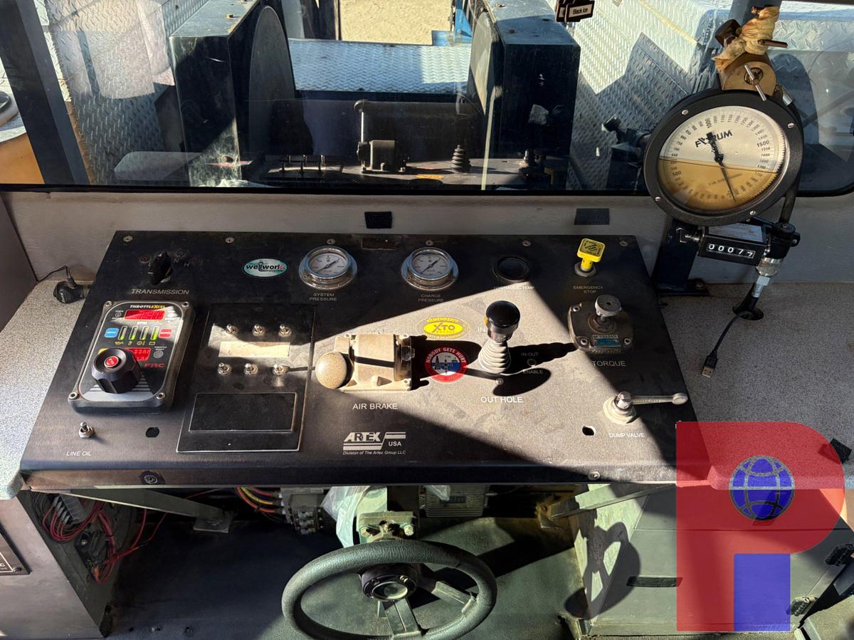 Used 2015 FREIGHTLINER M2 106 S/A CREW CAB SLICK LINE TRUCK