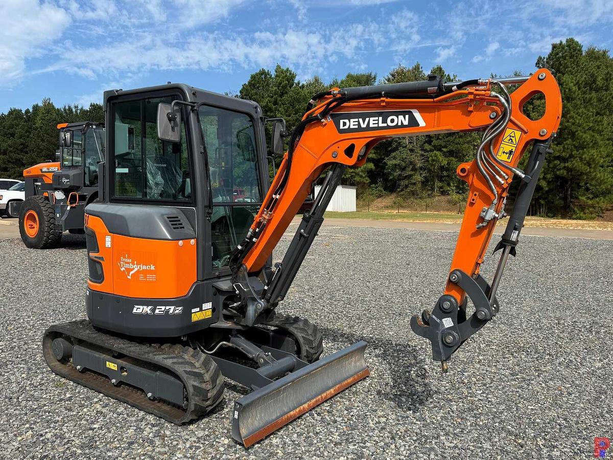 Used (NEW) DEVELON DX27Z-7 COMPACT MINI EXCAVATOR