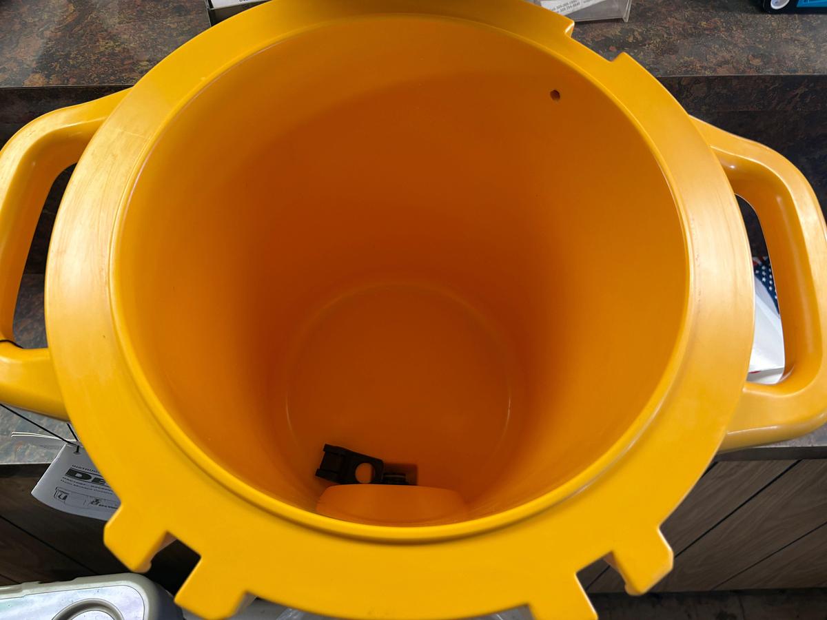 Used UNUSED Dewalt 5-gallon water cooler