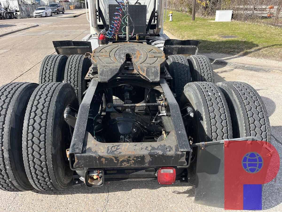 Used 2015 MACK PINNACLE CHU613 T/A DAY CAB TRUCK