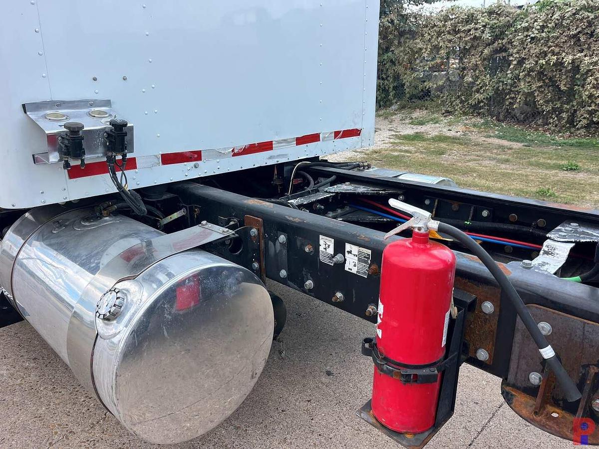 Used 2013 KENWORTH T800 TRI AXLE 36” SLEEPER TRUCK