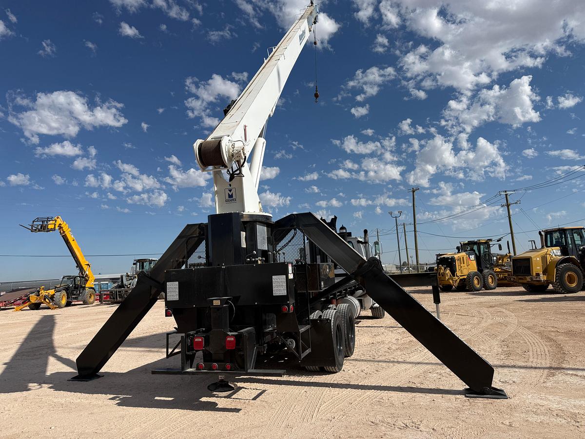 Used 2007 STERLING LT7500 SERIES T/A DAYCAB 30-TON CRANE TRUCK