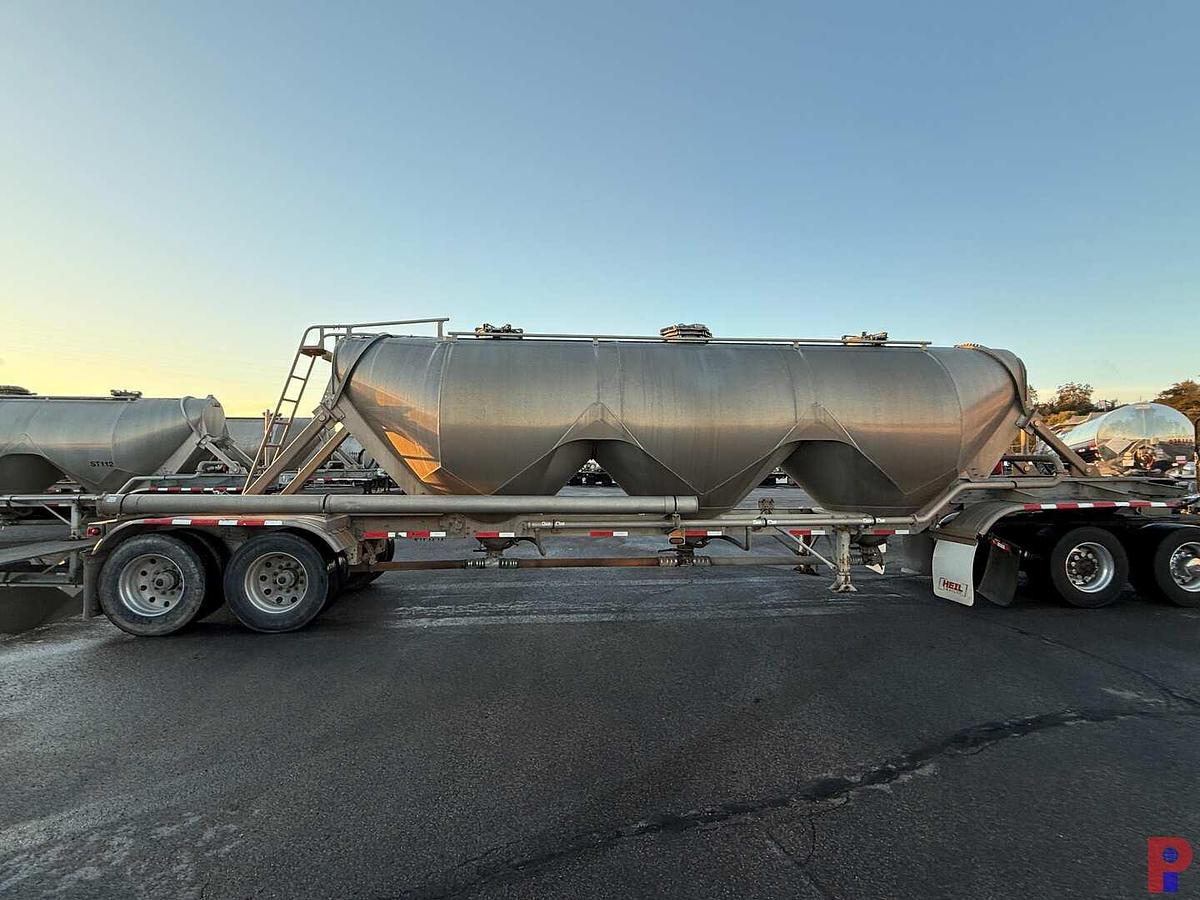 Used 2017 HEIL 1040 CU. FT T/A DRY BULK PNEUMATIC TRAILER
