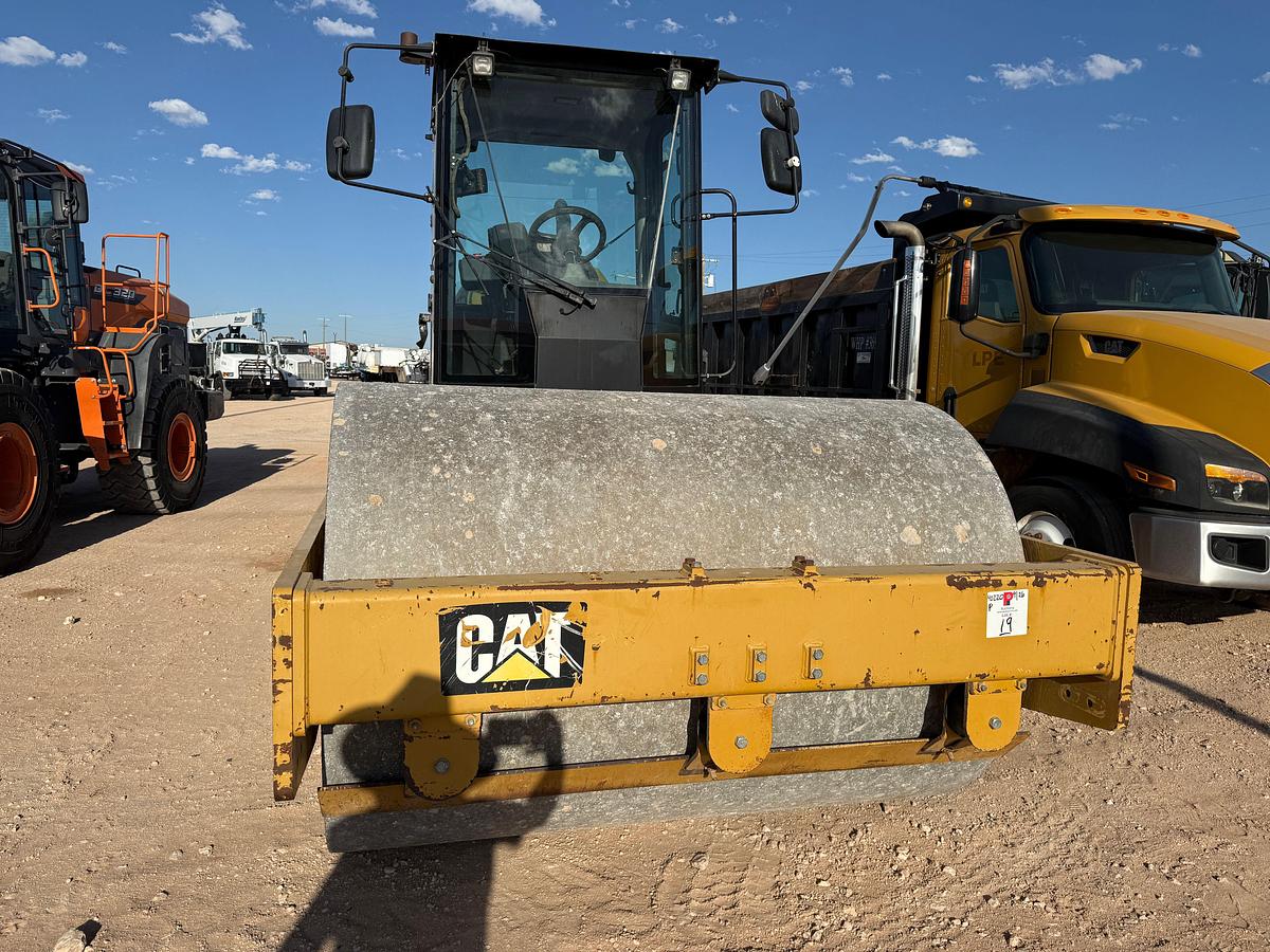 Used 2013 CATERPILLAR CS56B VIBRATORY SMOOTH DRUM COMPACTOR