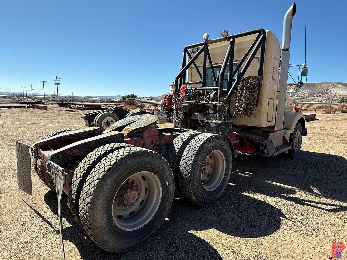 Used 2008 KENWORTH T800 T/A 36” SLEEPER 45K LBS. WINCH TRUCK